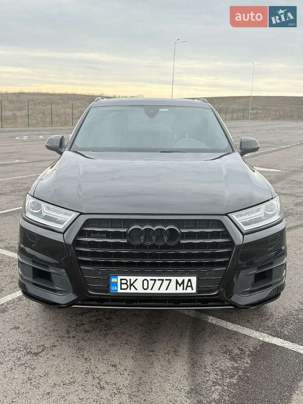 Внедорожник / Кроссовер Audi Q7 2017 в Ровно