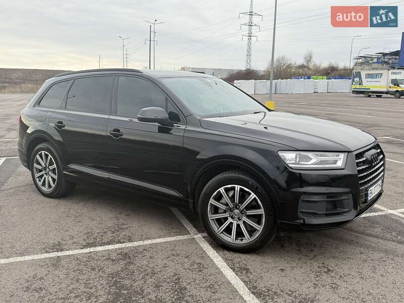 Внедорожник / Кроссовер Audi Q7 2017 в Ровно