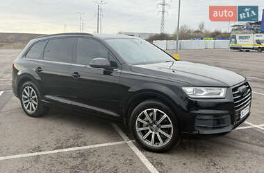 Позашляховик / Кросовер Audi Q7 2017 в 