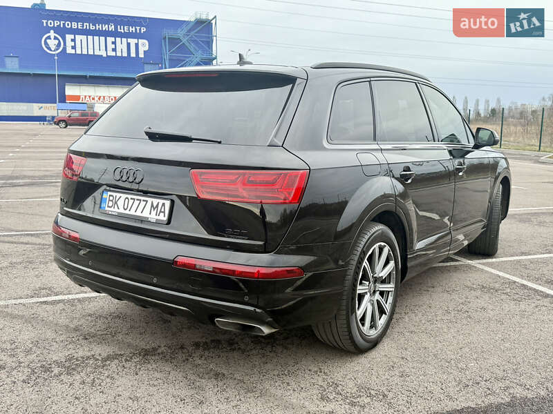 Внедорожник / Кроссовер Audi Q7 2017 в Ровно