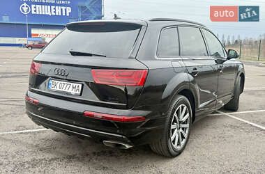 Позашляховик / Кросовер Audi Q7 2017 в 