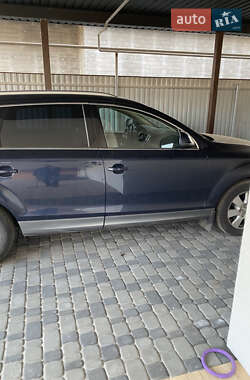 Позашляховик / Кросовер Audi Q7 2013 в 