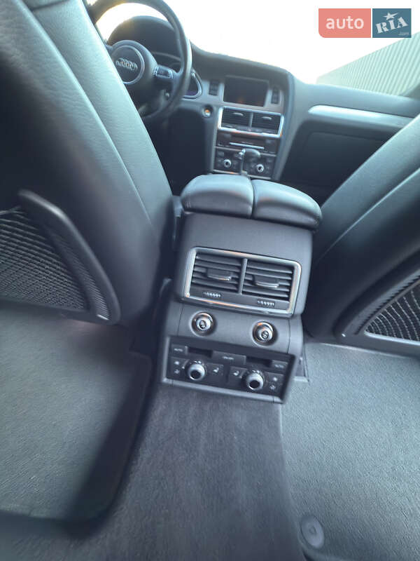 Позашляховик / Кросовер Audi Q7 2015 в Києві