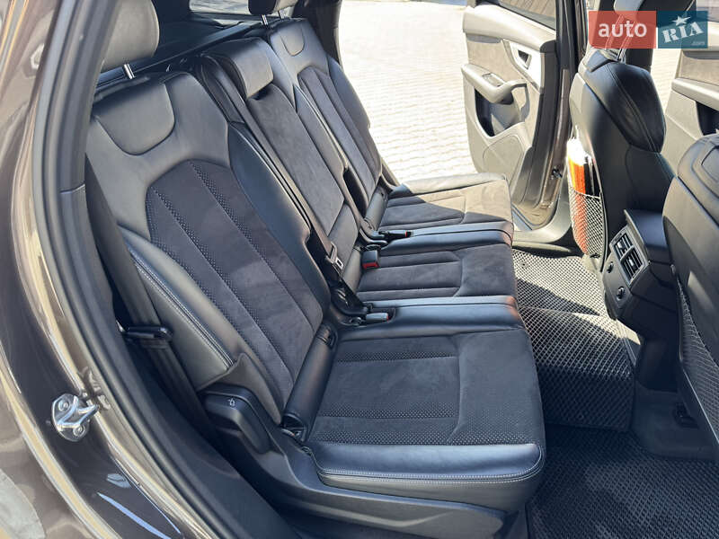 Внедорожник / Кроссовер Audi Q7 2018 в Звягеле