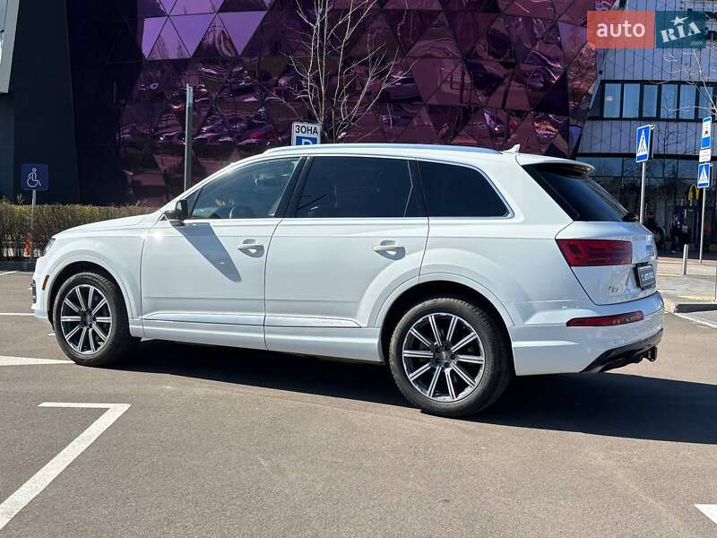 Позашляховик / Кросовер Audi Q7 2016 в Києві