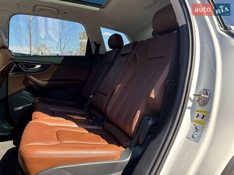 Позашляховик / Кросовер Audi Q7 2016 в Києві