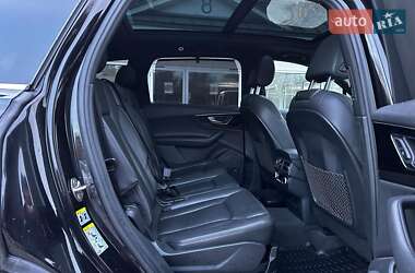 Внедорожник / Кроссовер Audi Q7 2017 в 