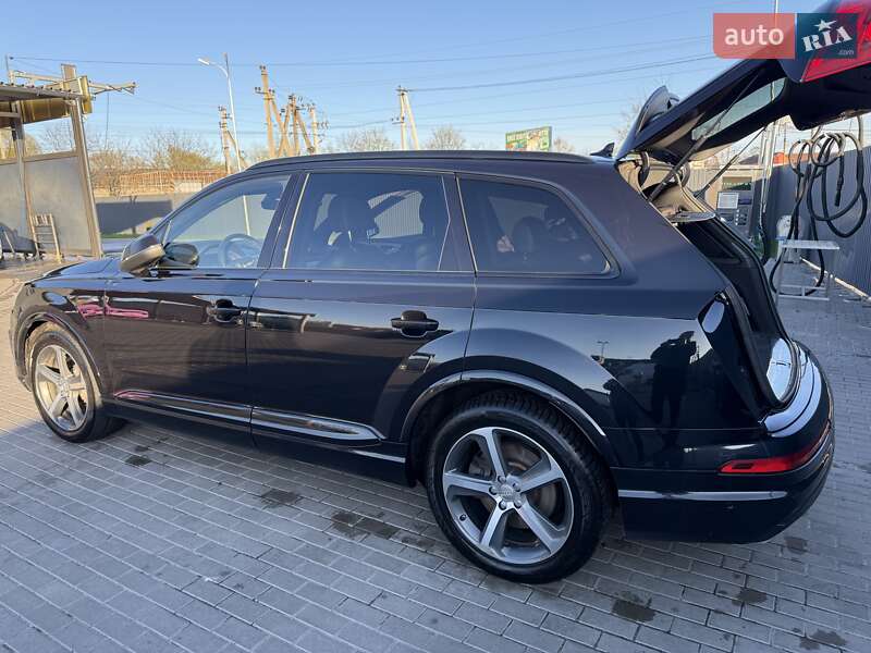 Позашляховик / Кросовер Audi Q7 2016 в Вінниці