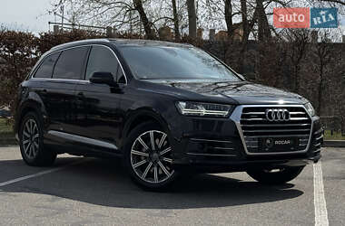 Позашляховик / Кросовер Audi Q7 2018 в 