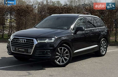 Позашляховик / Кросовер Audi Q7 2018 в 