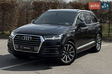 Позашляховик / Кросовер Audi Q7 2018 в 