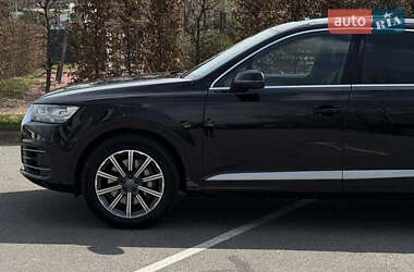 Позашляховик / Кросовер Audi Q7 2018 в 