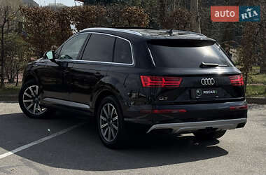 Позашляховик / Кросовер Audi Q7 2018 в 
