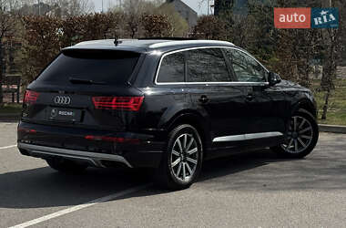 Позашляховик / Кросовер Audi Q7 2018 в 