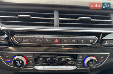 Позашляховик / Кросовер Audi Q7 2018 в 