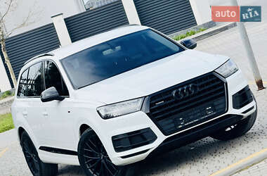 Внедорожник / Кроссовер Audi Q7 2016 в 