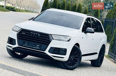 Внедорожник / Кроссовер Audi Q7 2016 в 
