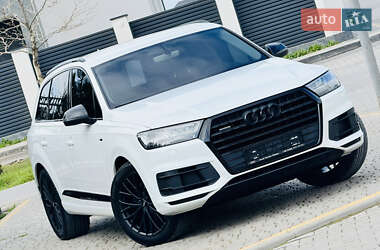 Внедорожник / Кроссовер Audi Q7 2016 в 