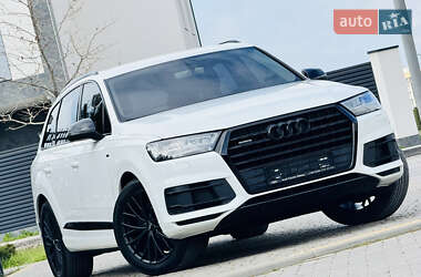 Внедорожник / Кроссовер Audi Q7 2016 в 