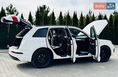 Внедорожник / Кроссовер Audi Q7 2016 в 