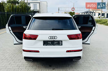 Внедорожник / Кроссовер Audi Q7 2016 в 