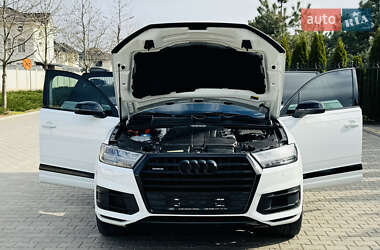 Внедорожник / Кроссовер Audi Q7 2016 в 