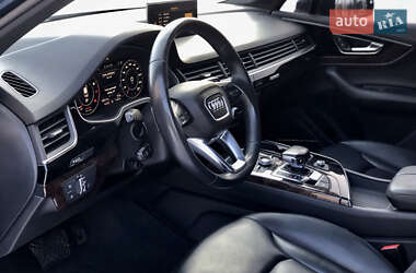 Внедорожник / Кроссовер Audi Q7 2017 в 