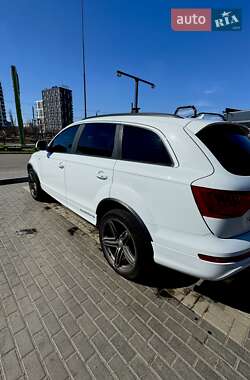 Внедорожник / Кроссовер Audi Q7 2014 в 