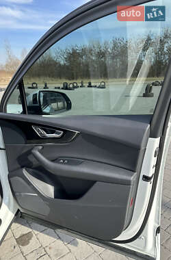 Внедорожник / Кроссовер Audi Q7 2018 в 