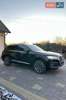Внедорожник / Кроссовер Audi Q7 2016 в 