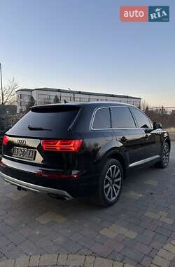 Внедорожник / Кроссовер Audi Q7 2016 в 