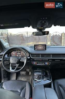 Внедорожник / Кроссовер Audi Q7 2016 в 