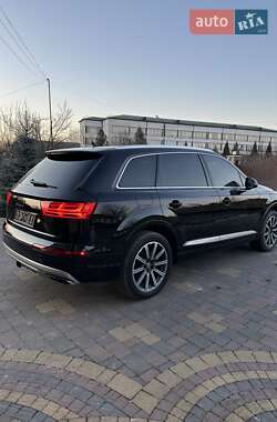 Внедорожник / Кроссовер Audi Q7 2016 в 