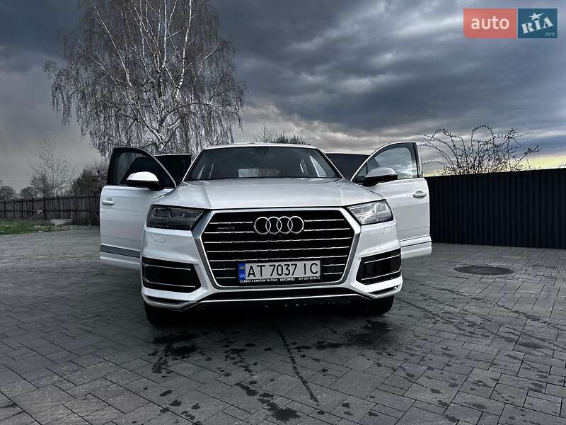 Внедорожник / Кроссовер Audi Q7 2016 в 