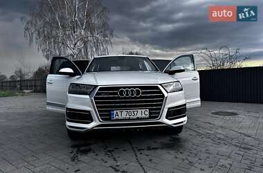 Внедорожник / Кроссовер Audi Q7 2016 в 