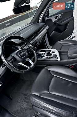 Внедорожник / Кроссовер Audi Q7 2016 в 
