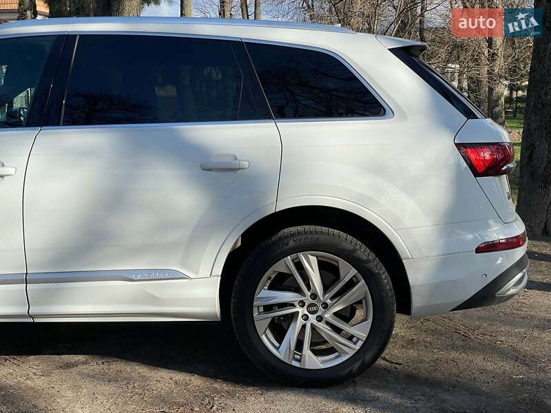 Внедорожник / Кроссовер Audi Q7 2020 в Киеве