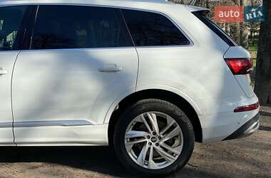 Внедорожник / Кроссовер Audi Q7 2020 в 
