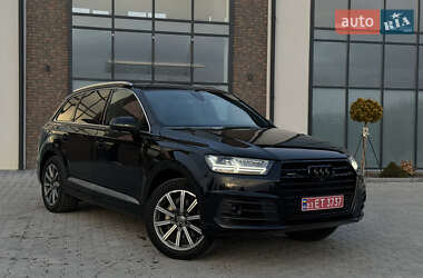 Внедорожник / Кроссовер Audi Q7 2017 в 