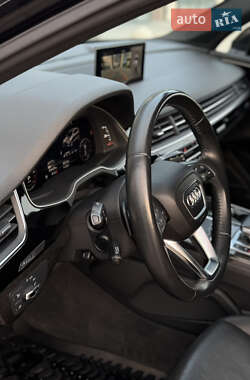 Внедорожник / Кроссовер Audi Q7 2017 в 