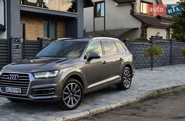 Внедорожник / Кроссовер Audi Q7 2017 в 