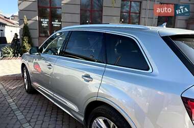 Внедорожник / Кроссовер Audi Q7 2022 в 