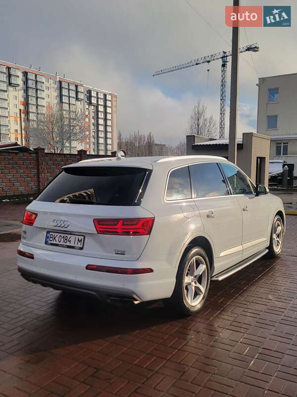 Внедорожник / Кроссовер Audi Q7 2017 в Ровно