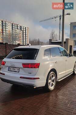 Внедорожник / Кроссовер Audi Q7 2017 в 
