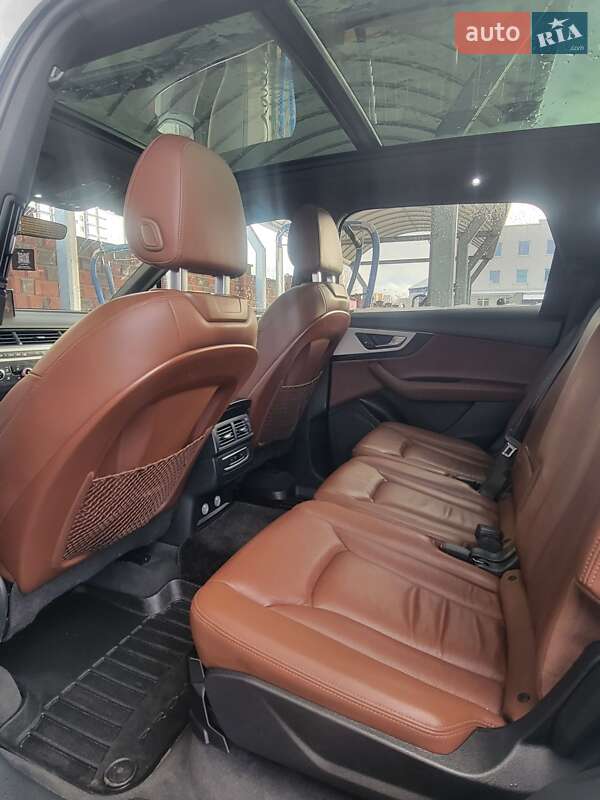 Внедорожник / Кроссовер Audi Q7 2017 в Ровно