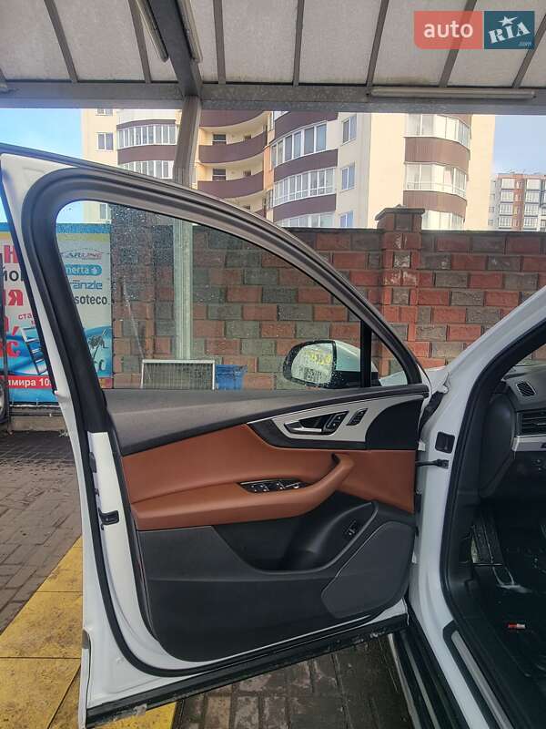 Внедорожник / Кроссовер Audi Q7 2017 в Ровно