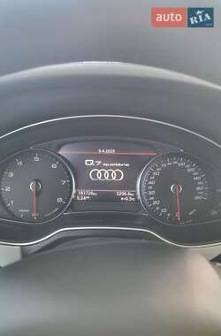 Внедорожник / Кроссовер Audi Q7 2017 в 