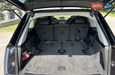 Внедорожник / Кроссовер Audi Q7 2015 в 