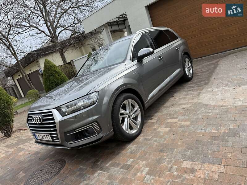 Внедорожник / Кроссовер Audi Q7 2017 в Киеве