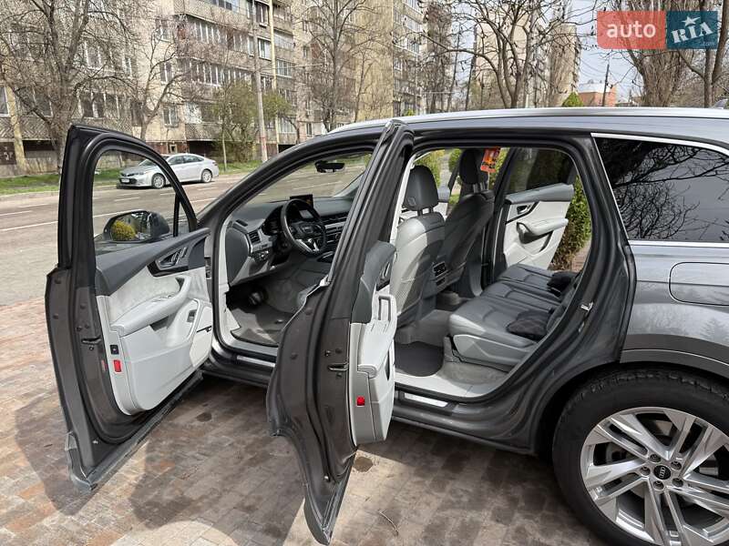 Внедорожник / Кроссовер Audi Q7 2017 в Киеве